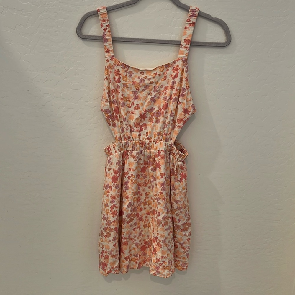 Beautiful floral print open back and stretchy waistband dress